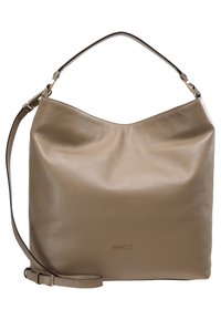 Bolso hobo de cuero topo con una superficie texturizada, parte superior curvada y correa de hombro ajustable. Incluye un acento de logo dorado en el frente.