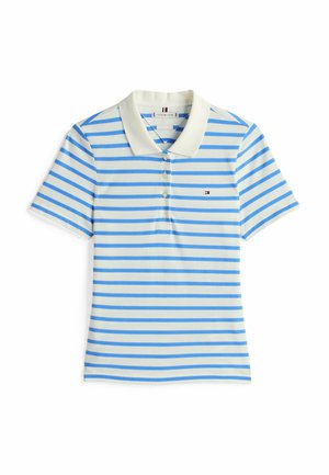 Polo w paski w jasnoniebieskim i białym kolorze, z krótkimi rękawami oraz kontrastowym białym kołnierzykiem. Zawiera guziki oraz mały detal z logo.