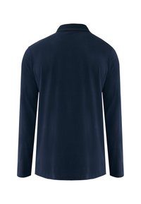 Polo a maniche lunghe di colore blu navy, con colletto texturizzato e tessuto liscio. Design semplice senza motivi o accenti distintivi.