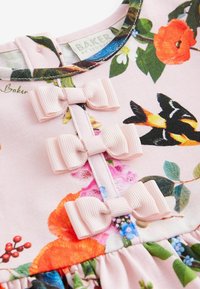 Baker by Ted Baker FLORAL - Denné šaty - pink