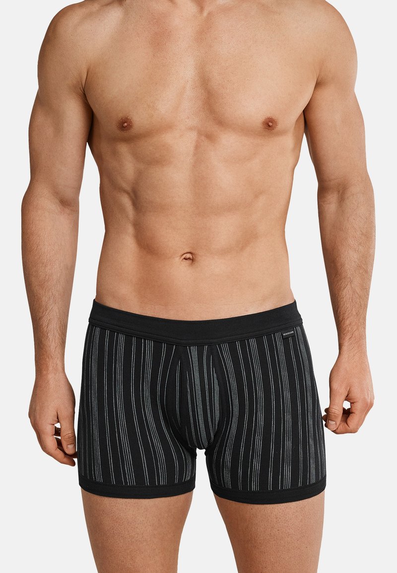 Boxer briefs a strisce nere con una morbida vita; presentano strisce bianche verticali e un design semplice, realizzati in materiale di cotone elasticizzato.