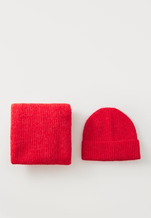 VMGILA BEANIE SCARF SET - Scarf - fiery red