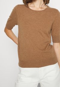 Repeat T-shirt basic