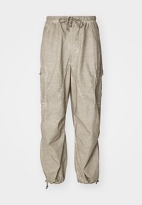 WASH PARACHUTE PANTS UNISEX - Oldalzsebes nadrágok - beige oil