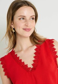 Grain de Malice SANS MANCHES - Blusa - rouge