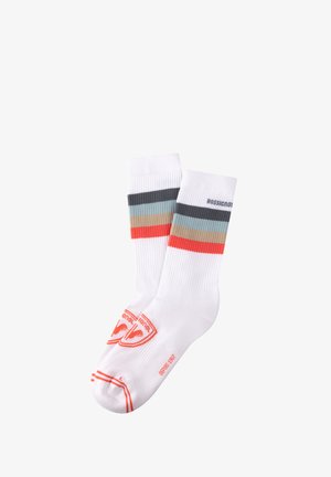 Calze bianche con texture a coste, caratterizzate da strisce orizzontali in beige, teal, grigio e corallo; logo stampato in rosso nella zona delle dita.