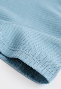 Thumbnail Image 11