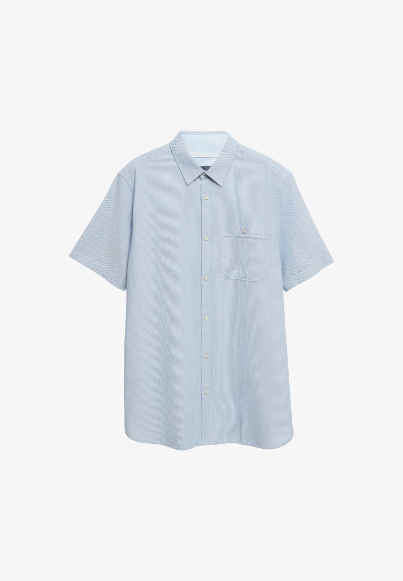 Chemise bleu clair à manches courtes avec boutons, fines rayures blanches verticales et une poche poitrine à bouton unique.