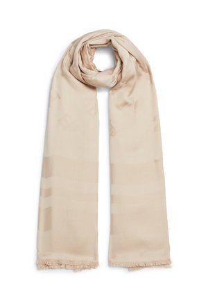 Lichtbeige zijden sjaal met subtiel geometrisch patroon en franjes aan de randen, losjes in een ronde lus gevouwen aan de bovenkant.