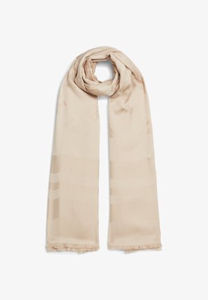 Lyse beige silkeskjerf med diskret geometrisk mønster og frynset kant, foldet i en løs løkke øverst.