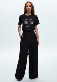 adL BELTED WAIST - Kalhoty - black
