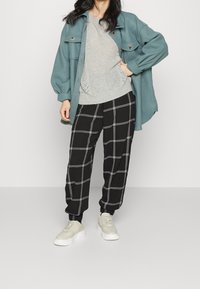 ONLY Petite Strickpullover - grey