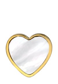 Spilla a forma di cuore con superficie bianca marmorizzata e bordo placcato in oro, caratterizzata da una texture liscia e riflettente.