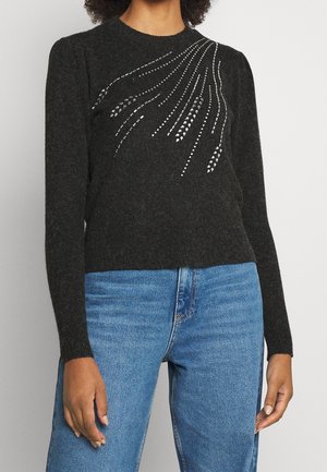 Maglione nero lavorato a maglia con maniche lunghe e scollo a costine, con decorazioni in argento disposte in un motivo fluido sulla parte anteriore.