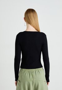 Free People TILLY LONG SLEEVE - Vesta na kopčanje - black