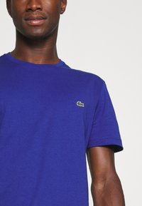 Lacoste T-shirt básica - cosmique