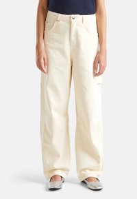 United Colors of Benetton Jeans Relaxed Fit - white