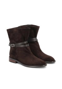 Barna velúr bokacsizmák laza dizájnnal, fekete bőrszíjjal a vádli közepén és kerek orral. Lapos fa sarok.
