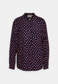 Camicia azzurra con bottoni, motivo a cuori rosa, maniche lunghe, colletto e un piccolo ornamento sullo scollo. Tessuto morbido.