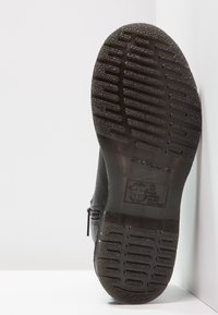 Dr. Martens Stövletter - black