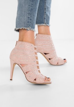 High heeled ankle boots - light pink