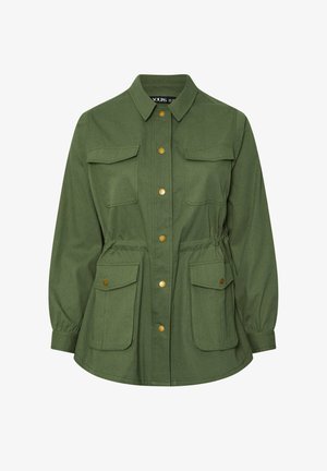 Olivenfarbene Utility-Jacke mit langen Ärmeln, goldenen Druckknöpfen an der Vorderseite, vier aufgesetzten Taschen und elastischem Bund.