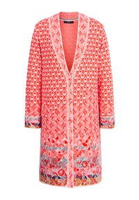 Sarkana rakstaina kardigāna ar V veida kaklu, garām piedurknēm un pogu aizdari. Piedāvā teksturētu audumu un daudzkrāsainus akcentus pie piedurkņu un apakšmalas.