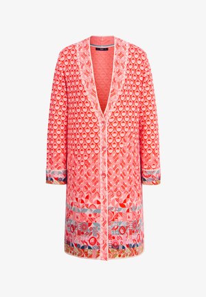 Cardigan à motifs rouges avec un décolleté en V, des manches longues et une fermeture à boutons. Présente un tissu texturé et des accents multicolores au niveau des poignets et de l'ourlet.