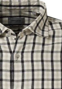 Beige und schwarzes kariertes Hemd mit Button-Down-Kragen, weichem Stoffgefühl und einer einzelnen Brusttasche. Markenlabel sichtbar innen.