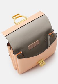 Coccinelle ARLETTIS SIGNATURE - Borsa a mano - sunrise
