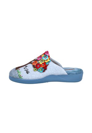 Zapatilla estilo mule en gris con un diseño de flores coloridas en la parte superior y una suela acolchada en azul claro. Presenta detalles bordados y es de tipo slip-on.