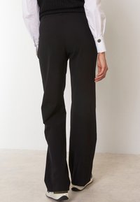 Maison 123 Pantaloni - noir