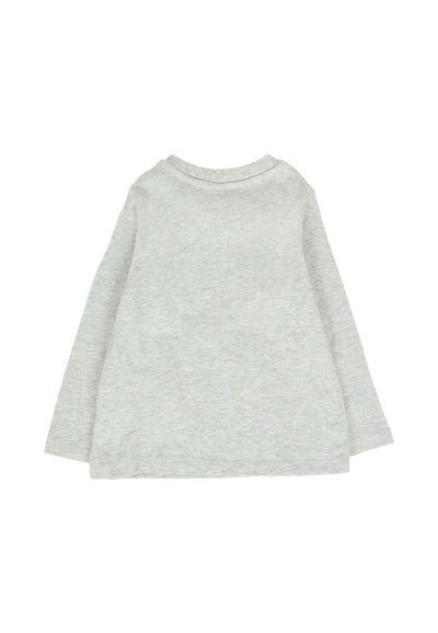 Jasnoszara, długosleeve'owa koszulka dla małych dzieci ułożona płasko, z okrągłym dekoltem, prosta konstrukcja, bez widocznych logo czy wzorów.