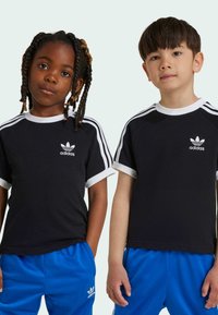 adidas Originals STRIPES TEE - Tričko s potlačou - black