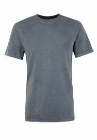 Camiseta gris de manga corta hecha de una tela suave, con un escote redondo y una superficie ligeramente texturizada. Diseño simple y sin adornos.