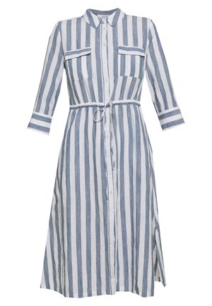 Robe midi boutonnée avec des rayures verticales bleues et blanches, manches trois-quarts, poches poitrine et ceinture nouée à la taille.