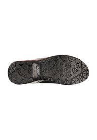 Sole di scarpa in gomma con un motivo di battistrada testurizzato e multidirezionale, caratterizzata da un logo prominente e accenti a forma di triangolo.