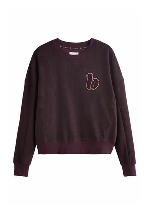 Hanorac burgund cu un model texturat, cu tricot waffle; are un guler rotund și un logo brodat cu litera 'b' de culoare aurie pe partea stângă a pieptului.