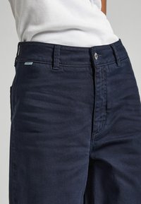 Pepe Jeans Flared-farkut - dark blue