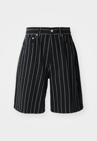 BAGGY SHORT - Farkkushortsit - black multi