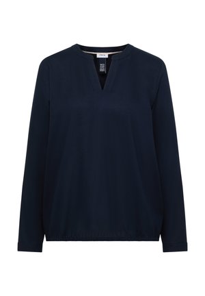 Top de manga larga azul marino con escote en V, dobladillo elástico y tejido suave. Presenta una etiqueta con el nombre de la marca "CECI" en el cuello.