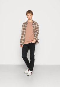 Ellesse RORRI - T-shirt básica - brown