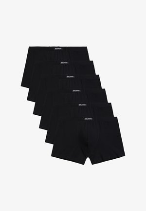 Czarne bawełniane bokserki z elastycznym pasem z etykietą "ATLANTIC". Sześć par wyeksponowanych w stosowanej aranżacji.