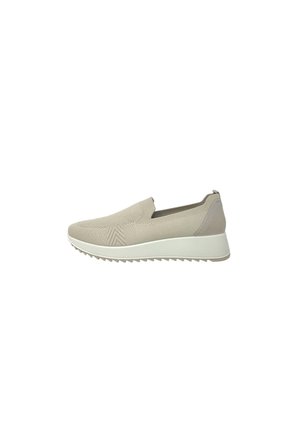 Sneaker beige slip-on in maglia con suola bianca spessa e grip testurizzato, progettata per un uso casual e comfort.