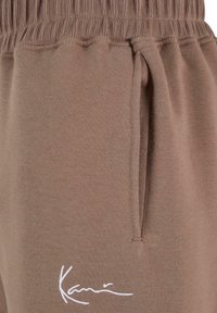 Karl Kani SMALL SIGNATURE ESSENTIAL  - Dresside alumine osa - taupe