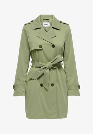 Svetlo zelena dvoredna plašč s širokimi ovratniki, zapenjanimi na ramenih, pasom, zavezanim v pasu, in zapenjanimi trakovi na rokavih.