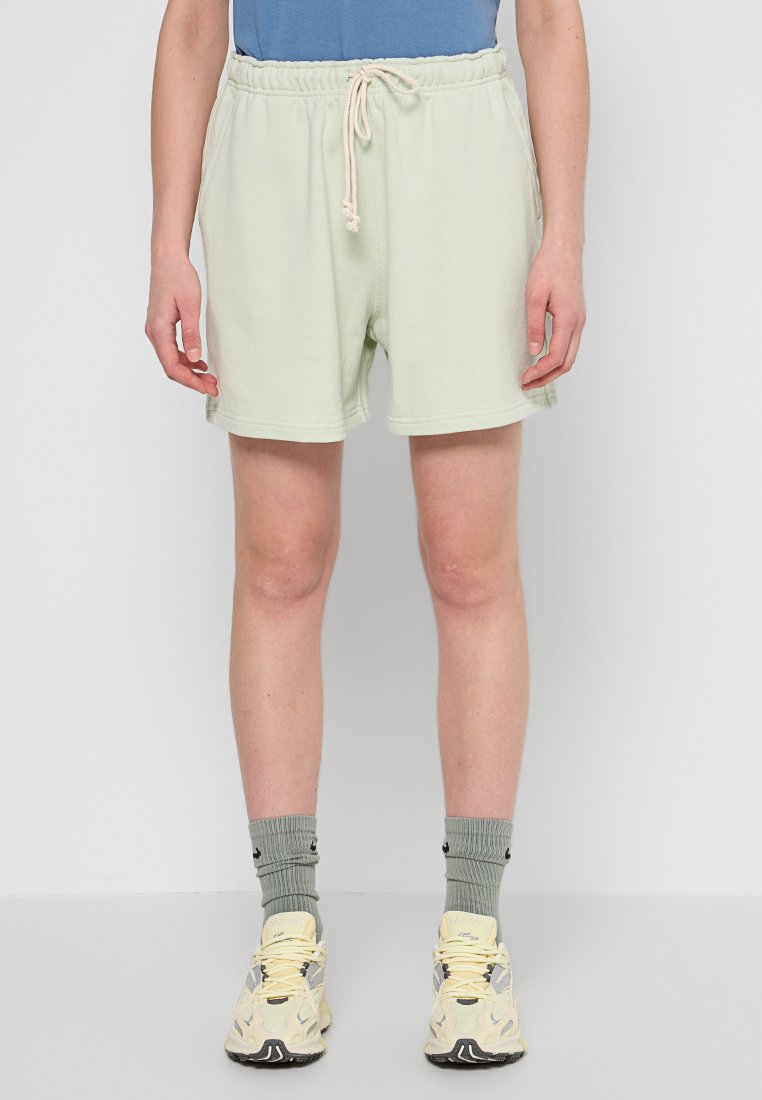 RELAXED FIT