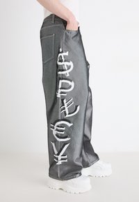 Jaded London CURRENCY SHINY COLOSSUS - Jean large - silver
