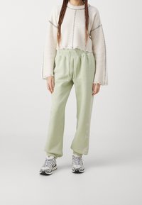 Nike Sportswear Träningsbyxor - green