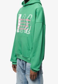 PEQUS Jersey con capucha - green